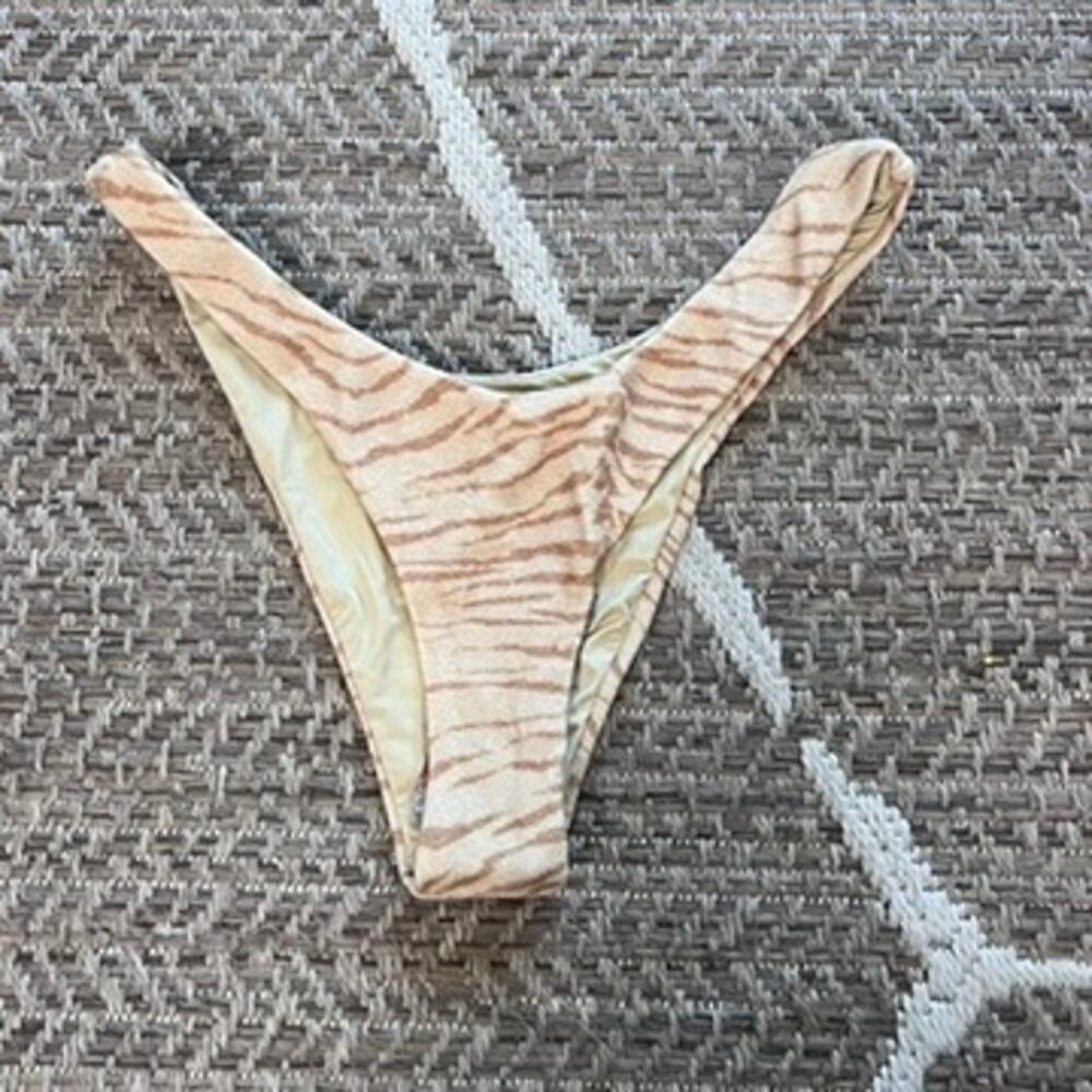 It's now cool Bikini Bottom Sz M